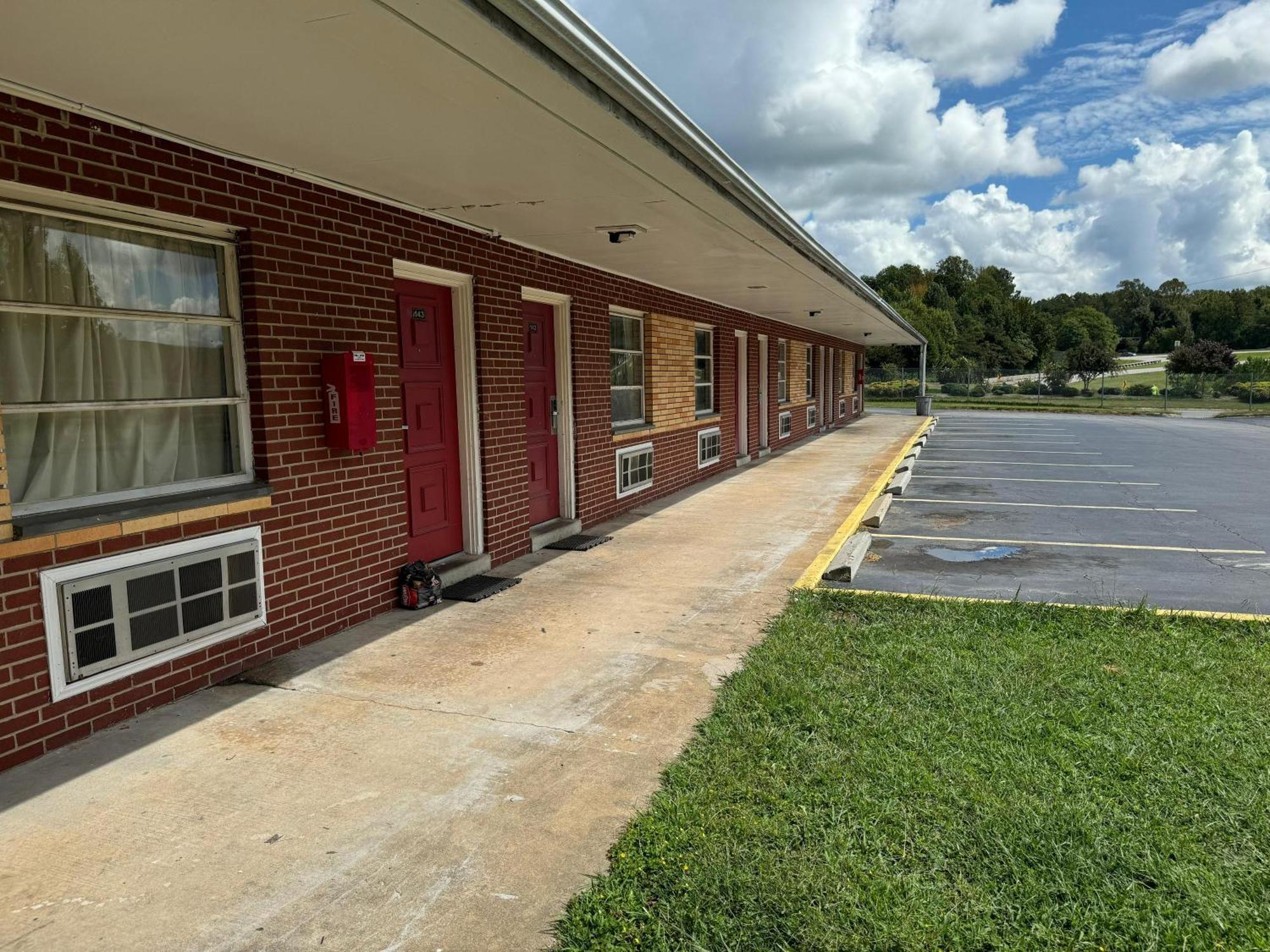 Travel Inn By Oyo Danville Us-29 Exterior photo