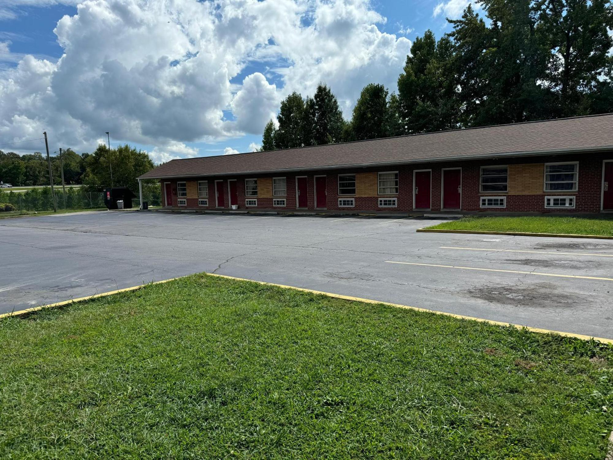 Travel Inn By Oyo Danville Us-29 Exterior photo