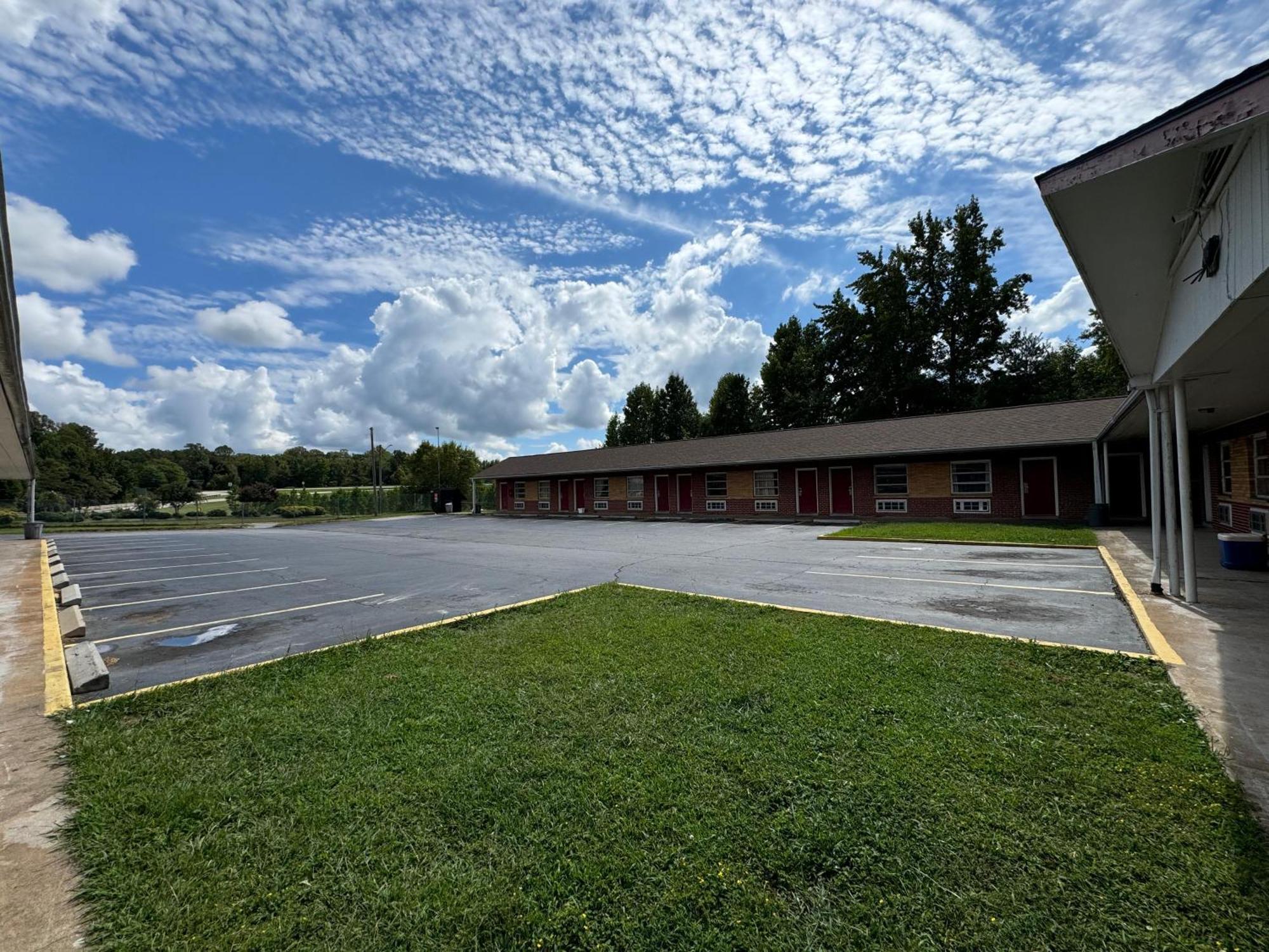 Travel Inn By Oyo Danville Us-29 Exterior photo